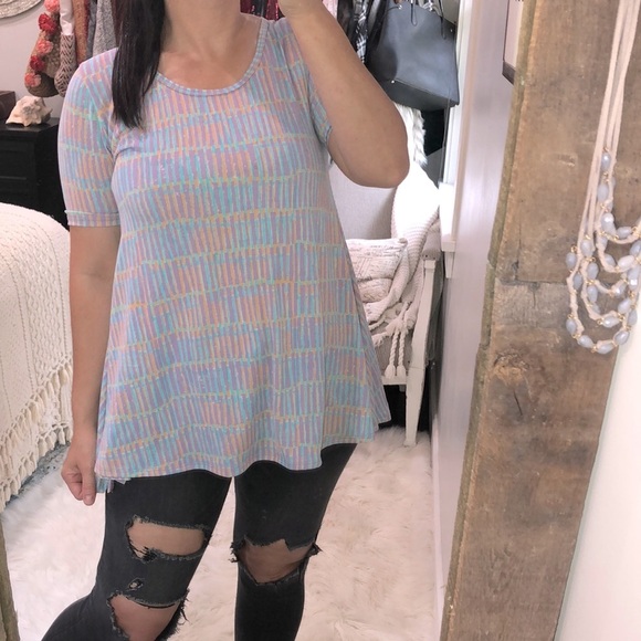LULAROE size xsmall purple Irma top - Picture 2 of 6